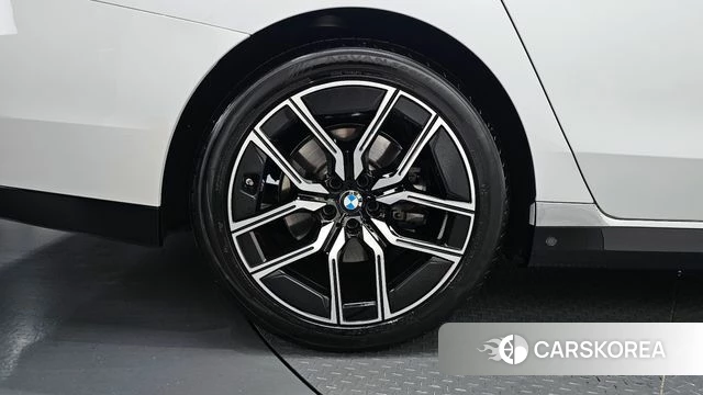 BMW 7 Series (G70) id 4329434 из Кореи 26