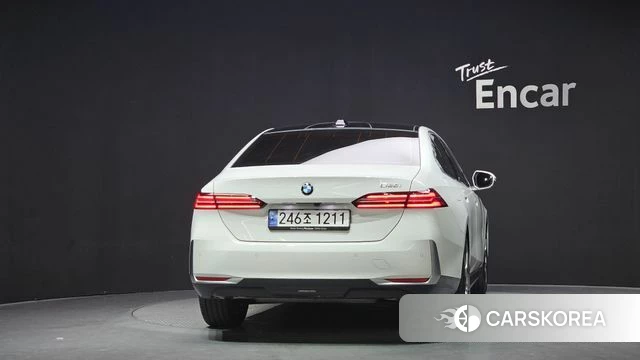 BMW 5 Series (G60) id 4584599 из Кореи 26