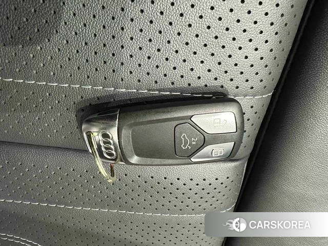 Audi Q5L id 4314117 из Китая 24