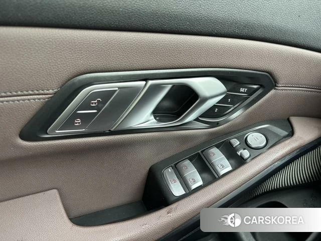 BMW 3 series id 4265792 из Китая 10