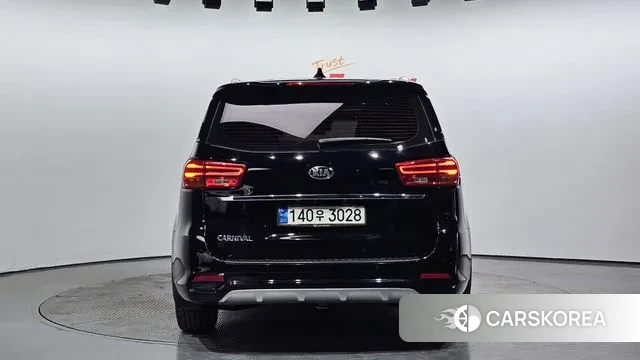 Kia The New Carnival id 2369136 из Кореи 14