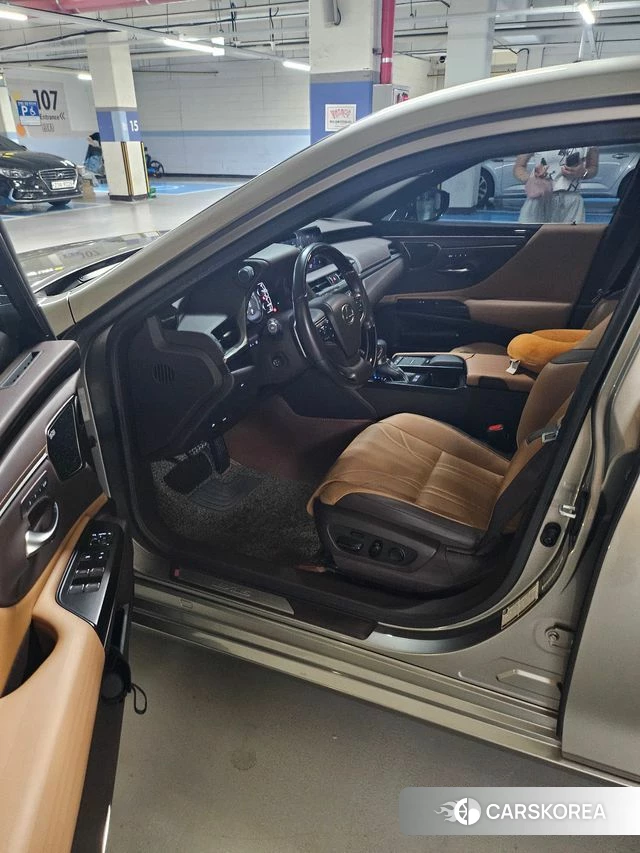 Lexus ES300h 7th generation 2021 Серебристо-серый из Кореи, фото 4