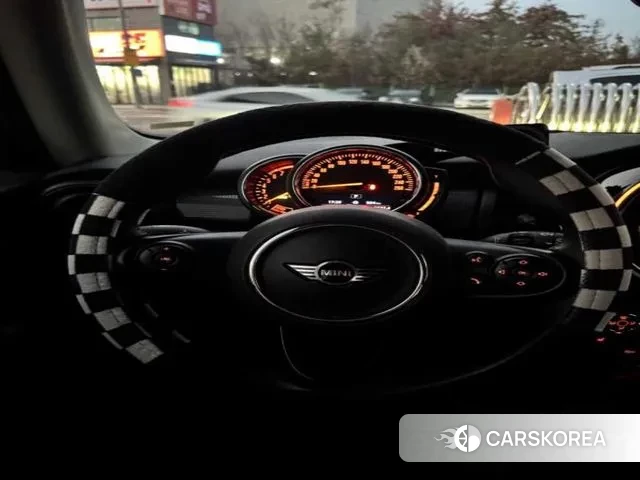 Mini Cooper 2019 Жемчужный цвет из Кореи, фото 5