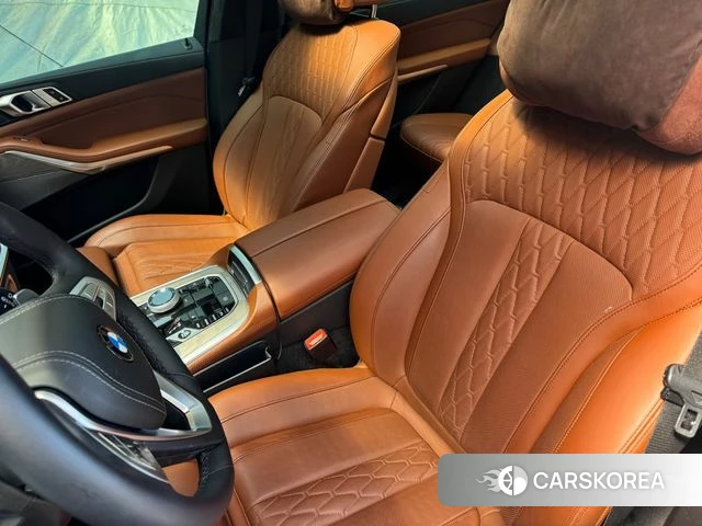 BMW X7 (G07) 2023 Белый из Кореи, фото 4
