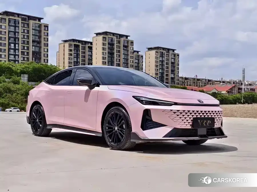 Chang'an UNI-V 2024 Silver/gray из Китая, фото 6