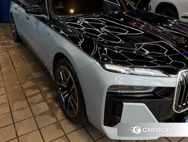BMW 7 Series (G70) 2024 Черный двухцветный из Кореи, фото 6