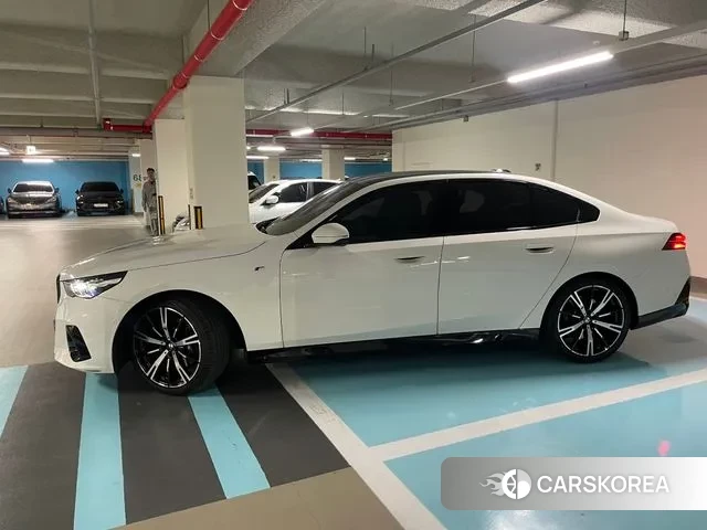 BMW 5 Series (G60) 2024 Белый из Кореи, фото 6