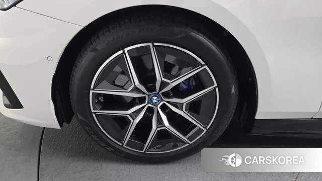 BMW i5 (G60) id 3706762 из Кореи 14