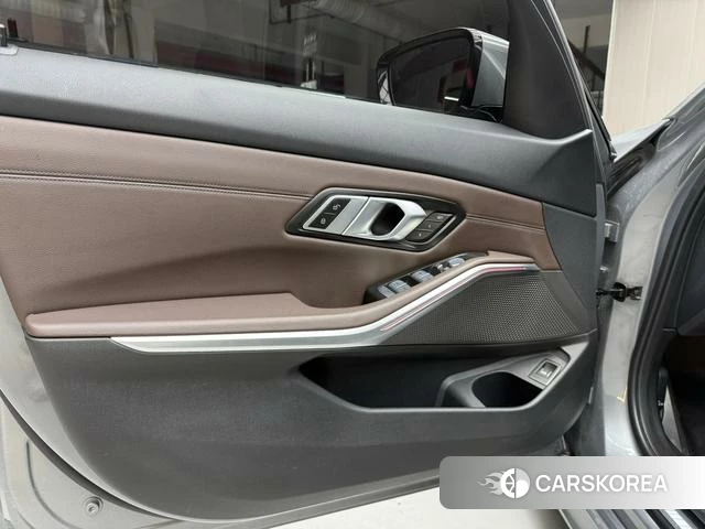 BMW 3 series 2023 Темно-серый из Китая, фото 4