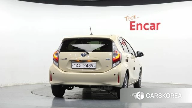 Toyota Prius C id 4285911 из Кореи 25