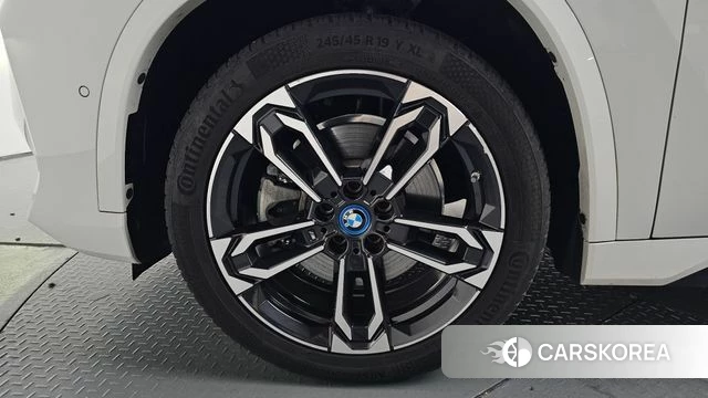 BMW iX1 (U11) id 4400859 из Кореи 34