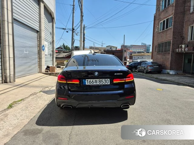 BMW 5 Series (G30) 2022 Черный из Кореи, фото 4