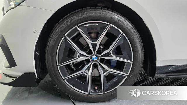 BMW 5 Series (G60) id 4791838 из Кореи 28