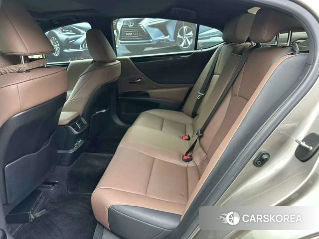 Lexus ES id 4359133 из Китая 8