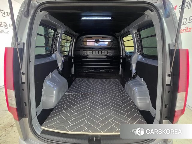 Hyundai Staria 2024 Серебристо-серый из Кореи, фото 4