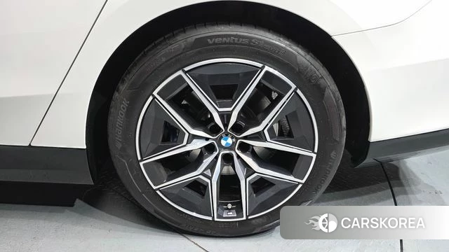 BMW 5 Series (G60) id 3825722 из Кореи 14