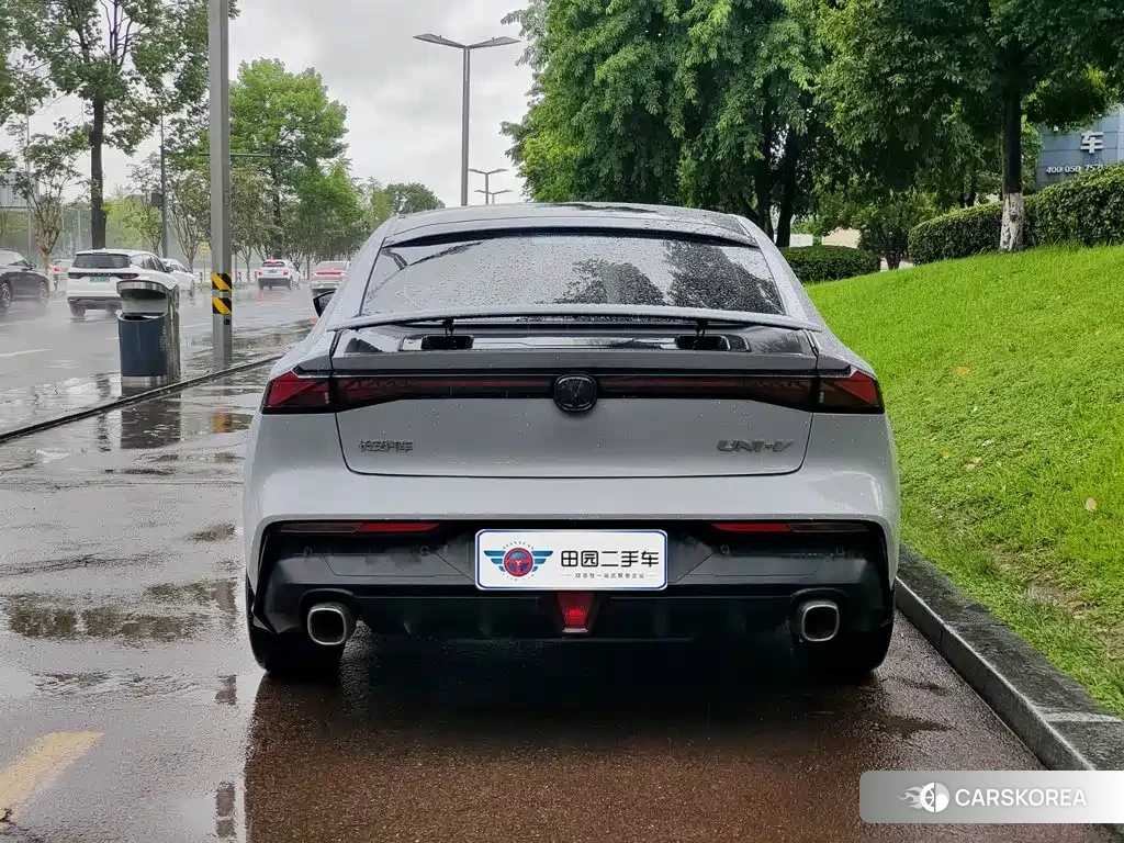 Chang'an UNI-V 2023 Silver/gray из Китая, фото 5