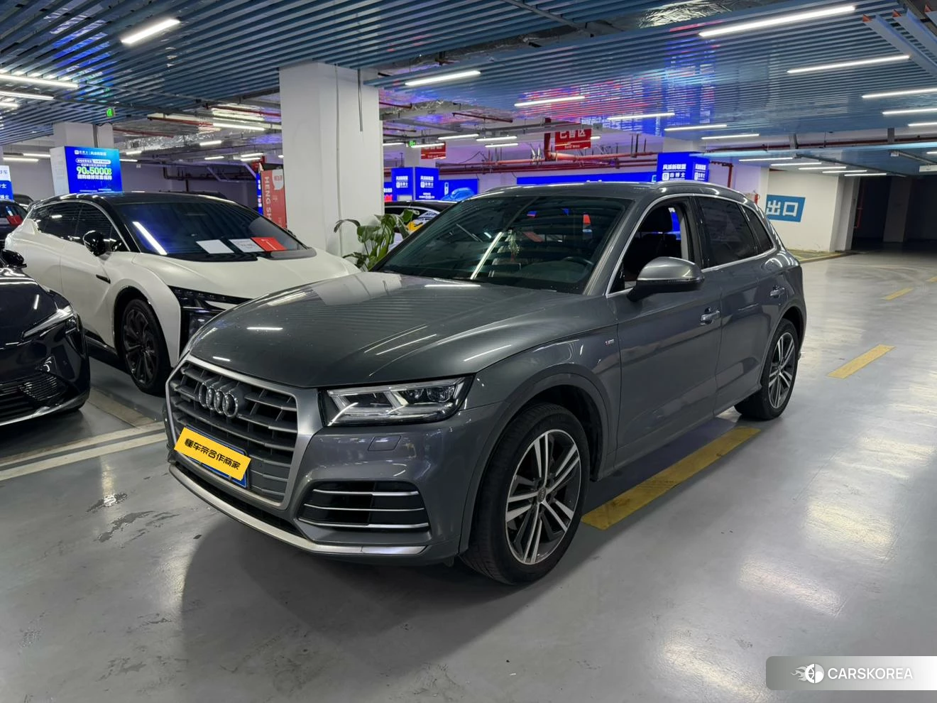 Audi Q5L 2019 Темно-серый из Китая, фото 5
