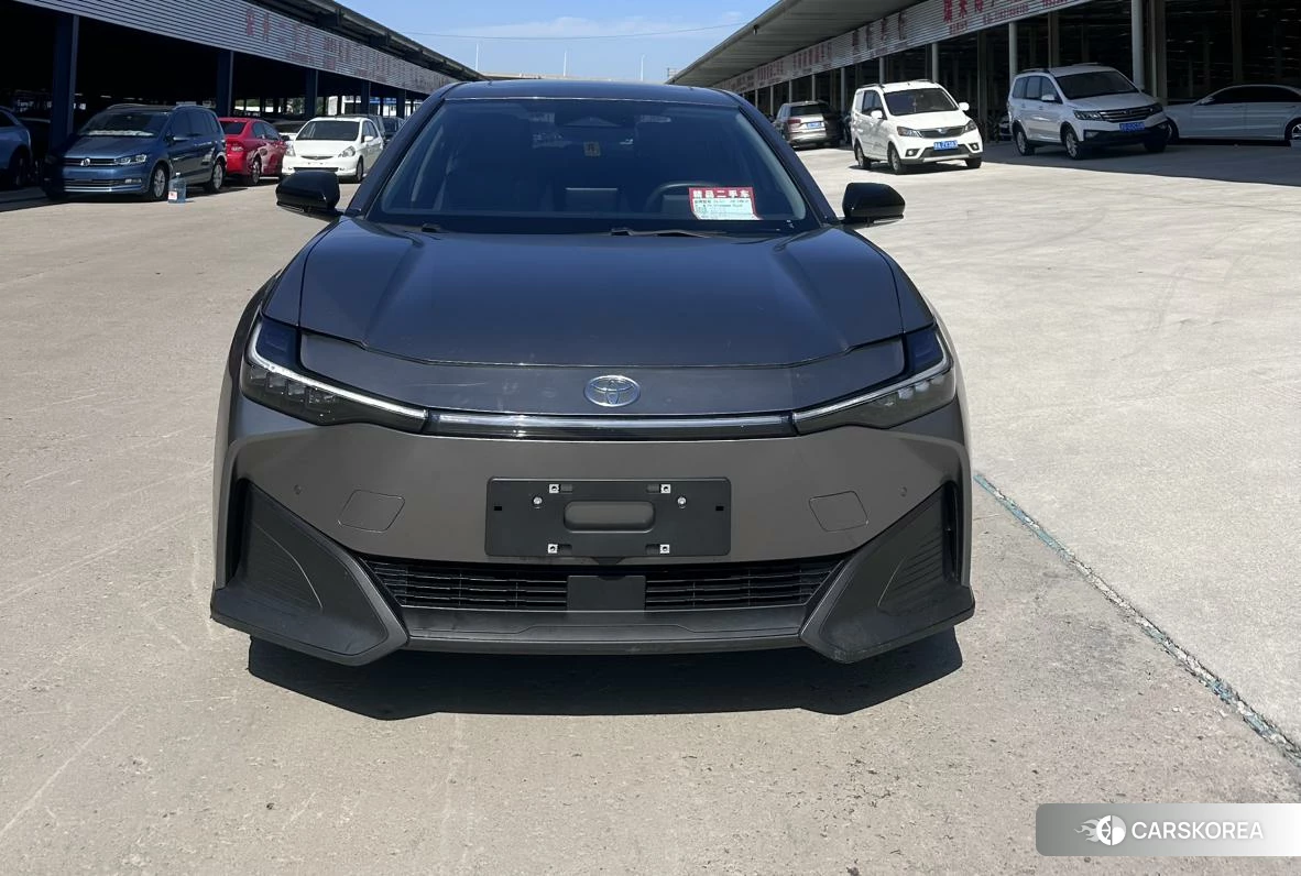 Toyota bZ3 2023 Темно-серый из Китая, фото 4