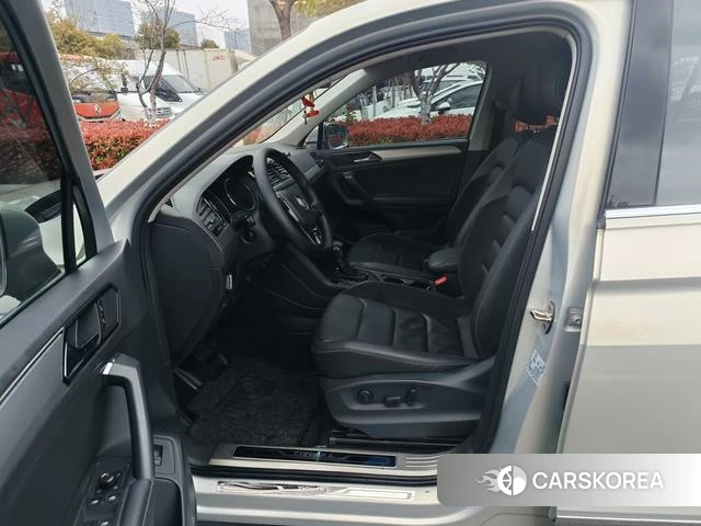 Volkswagen Tiguan L 2018 Серебристо-серый из Китая, фото 6