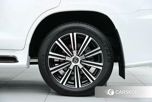 Lexus LX id 4279044 из Китая 14