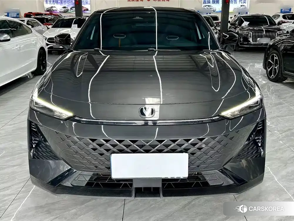 Chang'an UNI-V 2024 Silver/gray из Китая, фото 4