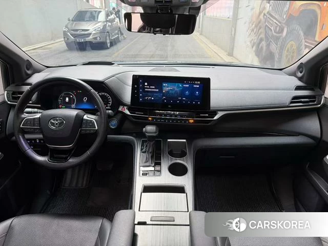 Toyota Saina 2023 Черный из Китая, фото 4