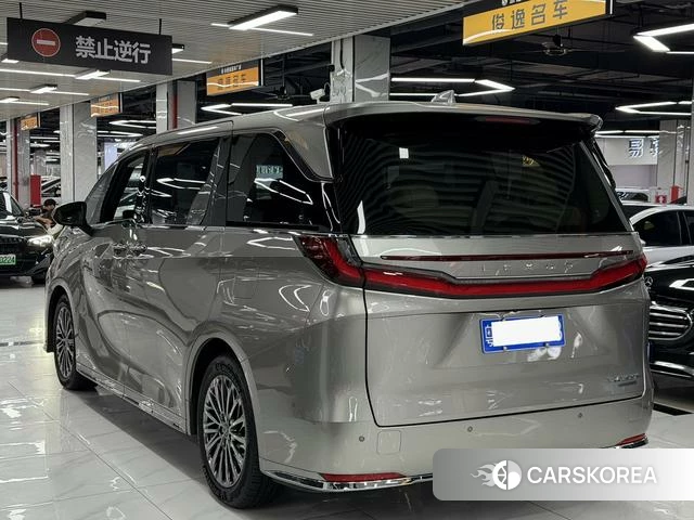 Lexus LM id 4298224 из Китая 7