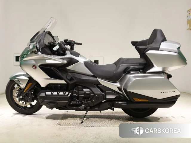 Проданный Honda GL1800 TOUR DCT 2025 из Японии
