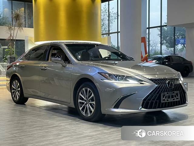 Lexus ES id 4261217 из Китая 10