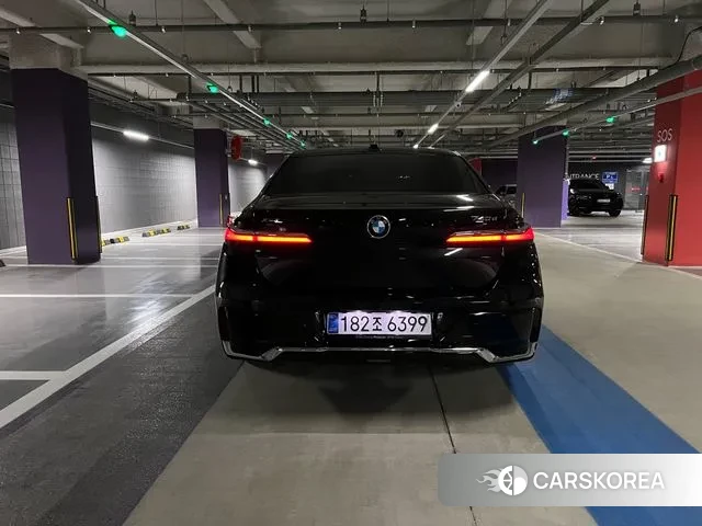 BMW 7 Series (G70) 2024 Черный из Кореи, фото 5