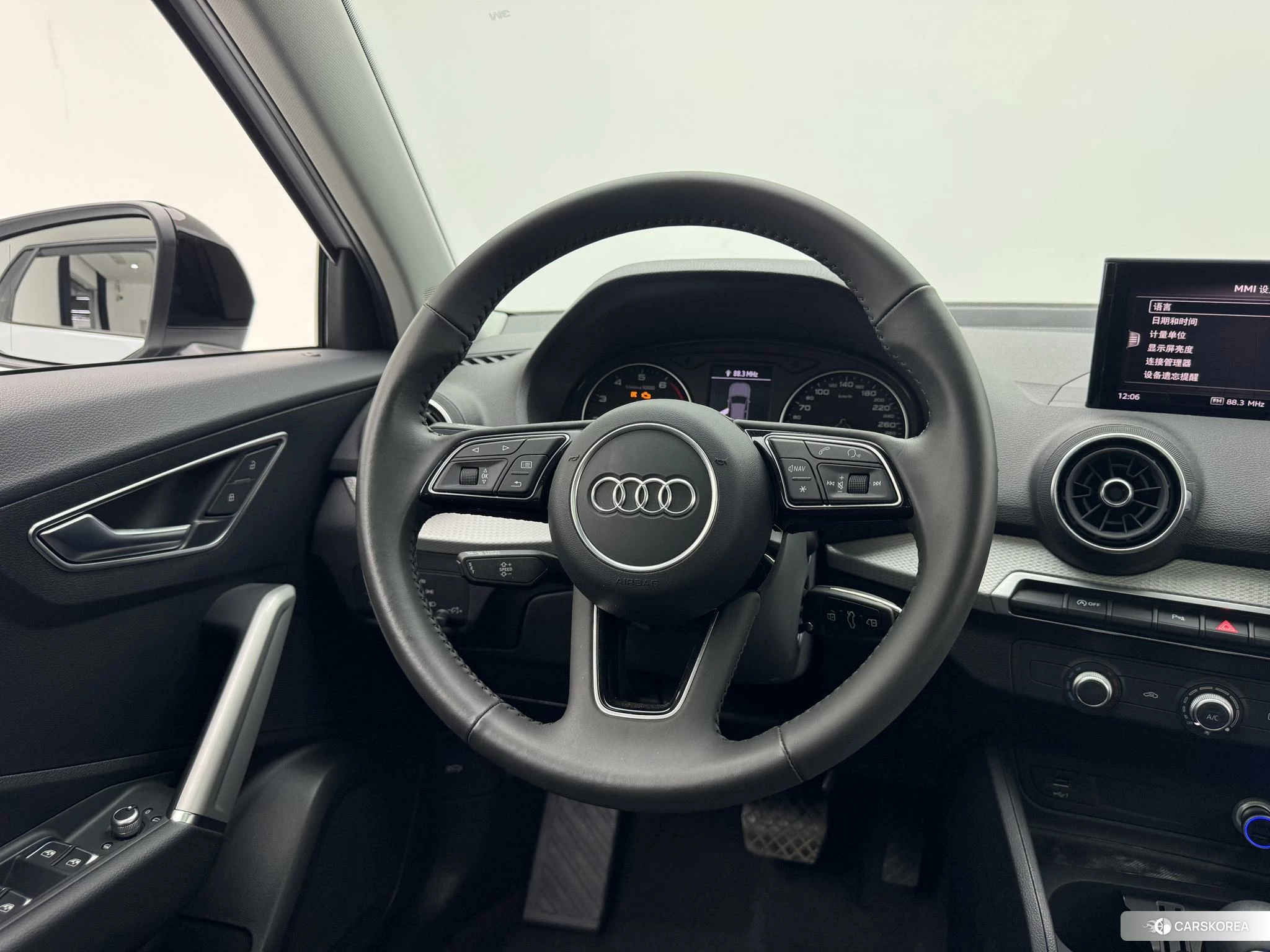 Audi Q2L id 4467901 из Китая 22