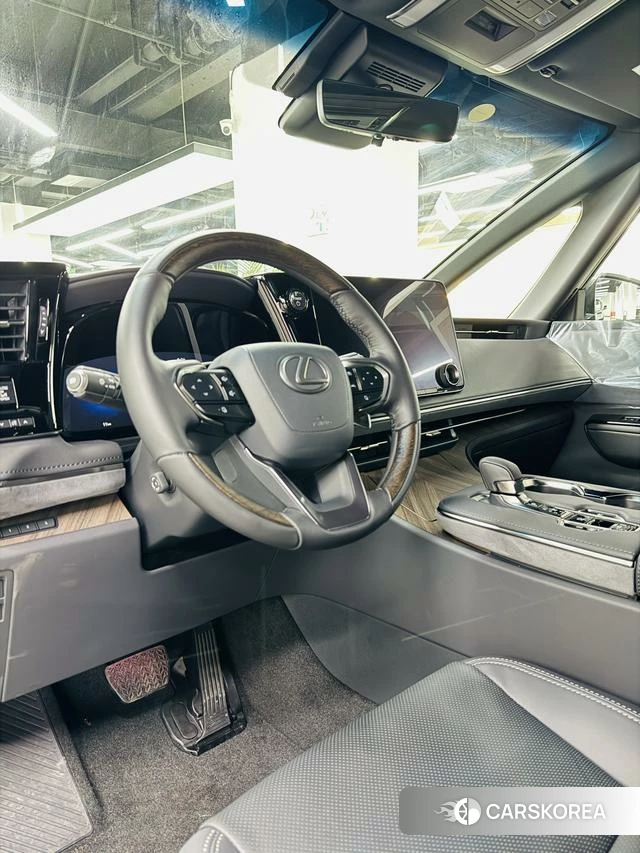Lexus LM id 4259838 из Китая 7