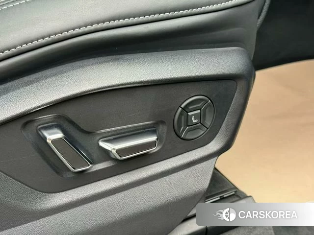 Audi Q8 2021 Черный из Китая, фото 4