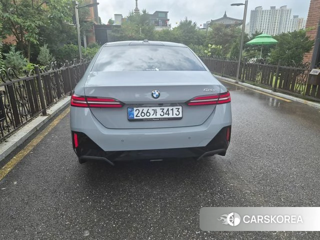 BMW 5 Series (G60) 2026 Светло-серебряный цвет из Кореи, фото 4