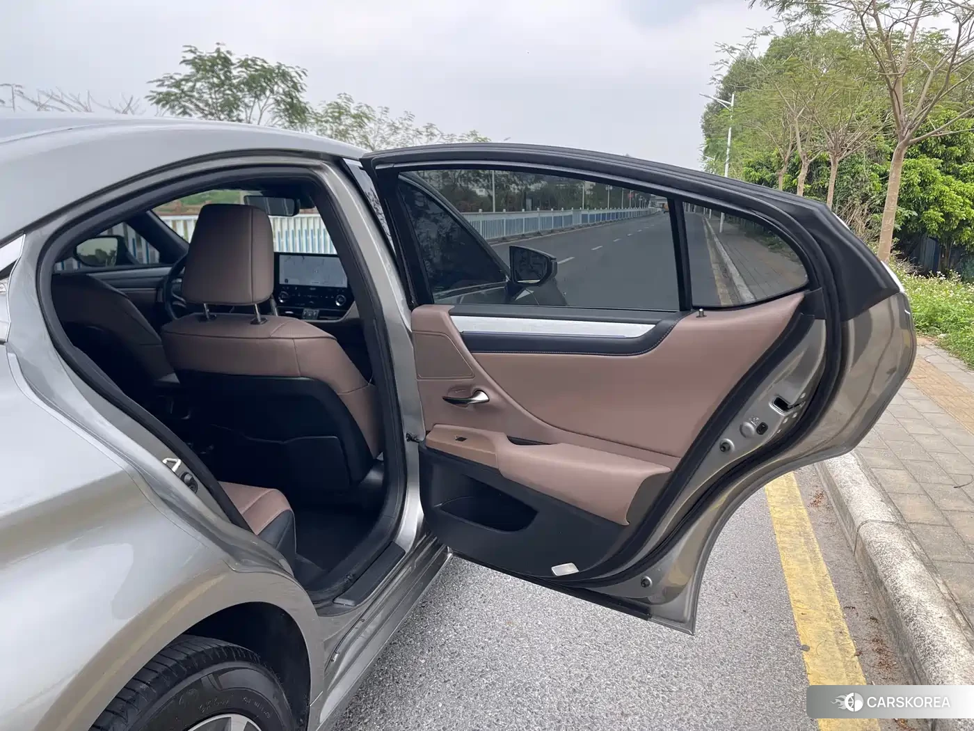 Lexus ES id 4565234 из Китая 23