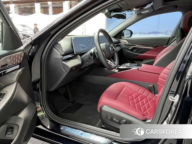 BMW 5 series 2025 Черный из Китая, фото 4