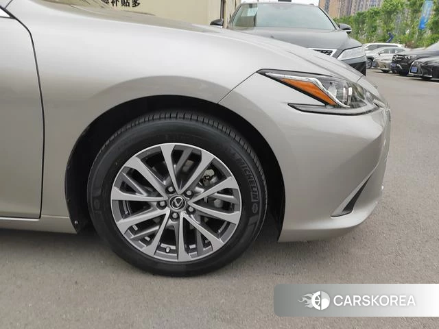 Lexus ES id 4321062 из Китая 16