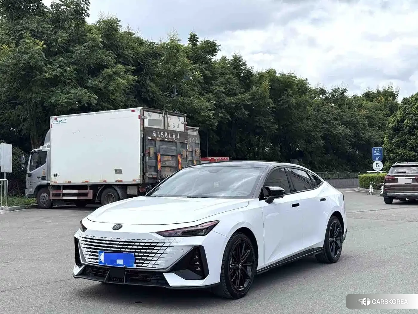 Chang'an UNI-V 2025 Белый из Китая, фото 4