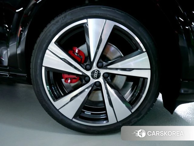 Audi Q5 (80A) 2025 Черный из Кореи, фото 4