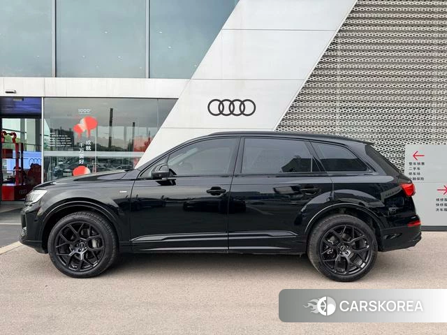 Audi Q7 2026 Черный из Китая, фото 4