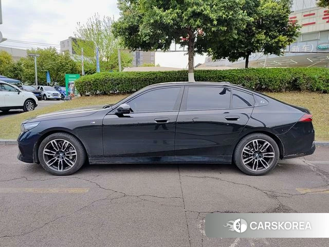 BMW 5 series 2024 Черный из Китая, фото 5