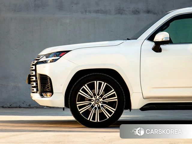 Lexus LX id 4272241 из Китая 13