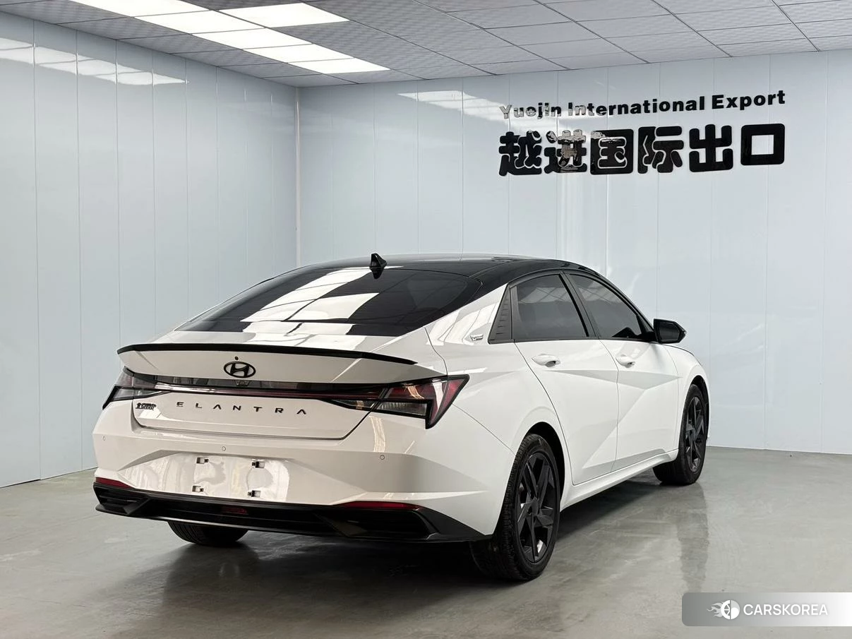 Hyundai Elantra 2022 Белый из Китая, фото 5