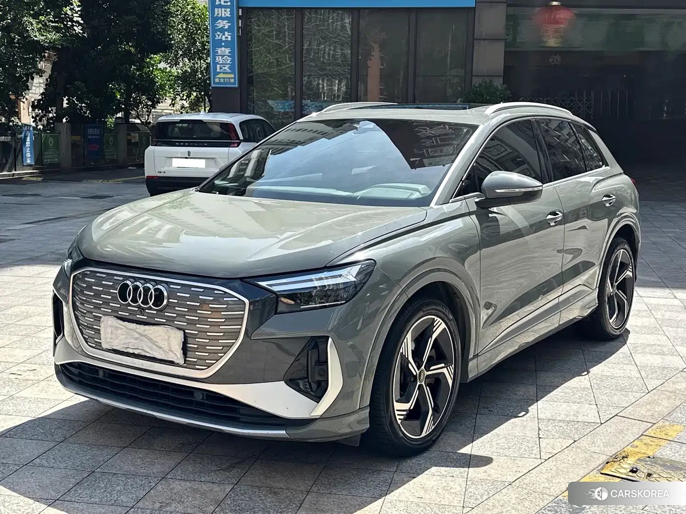 Audi Q4 e-tron 2023 Silver/gray из Китая, фото 4