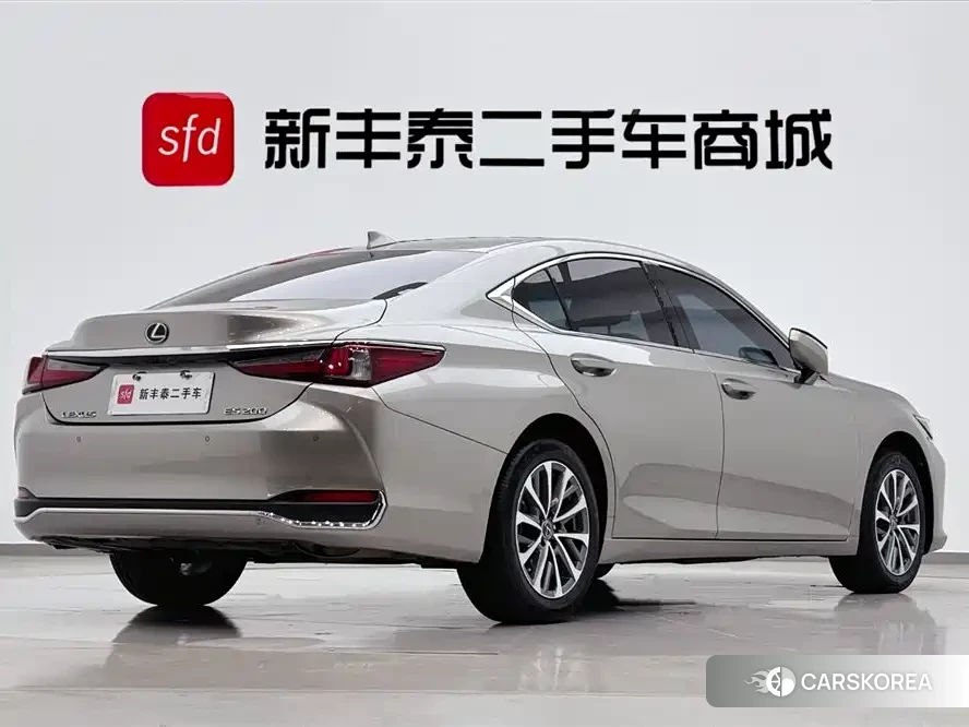 Lexus ES id 4649407 из Китая 26