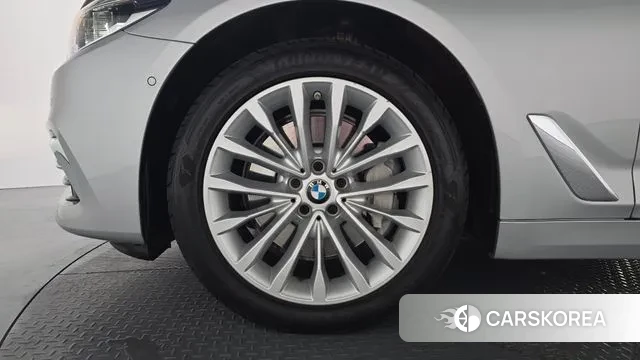 BMW 5 Series (G30) id 3459437 из Кореи 14