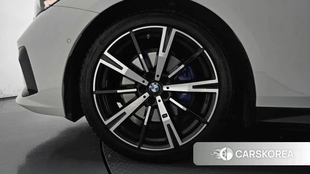 BMW 5 Series (G60) id 4934706 из Кореи 32
