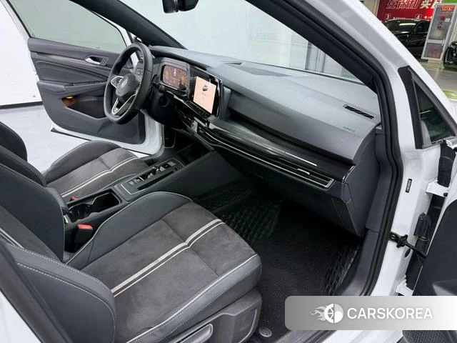 Volkswagen Golf 2024 Белый из Китая, фото 4