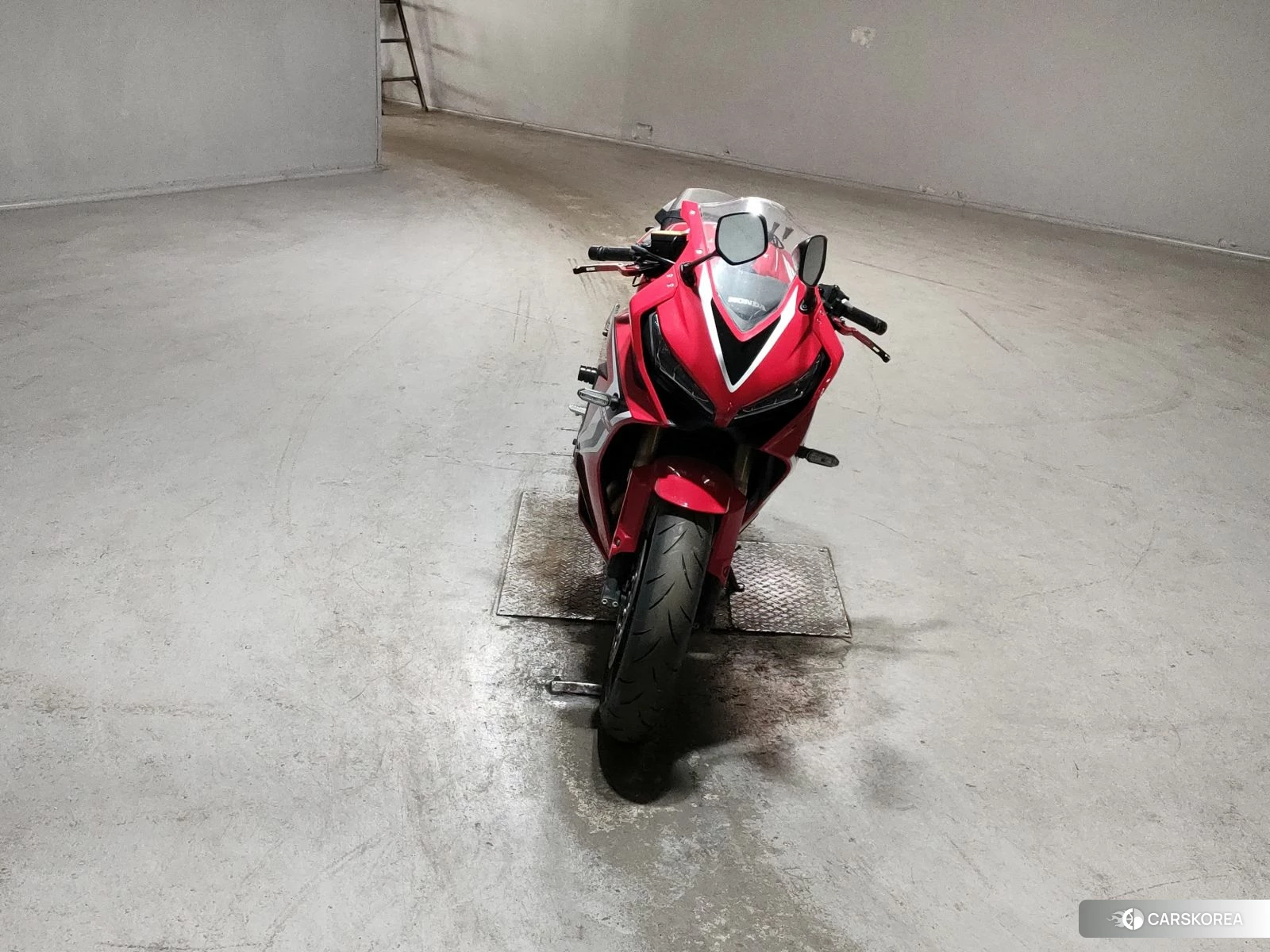 Проданный Honda CBR650R id 4200205 из Японии, фото 2